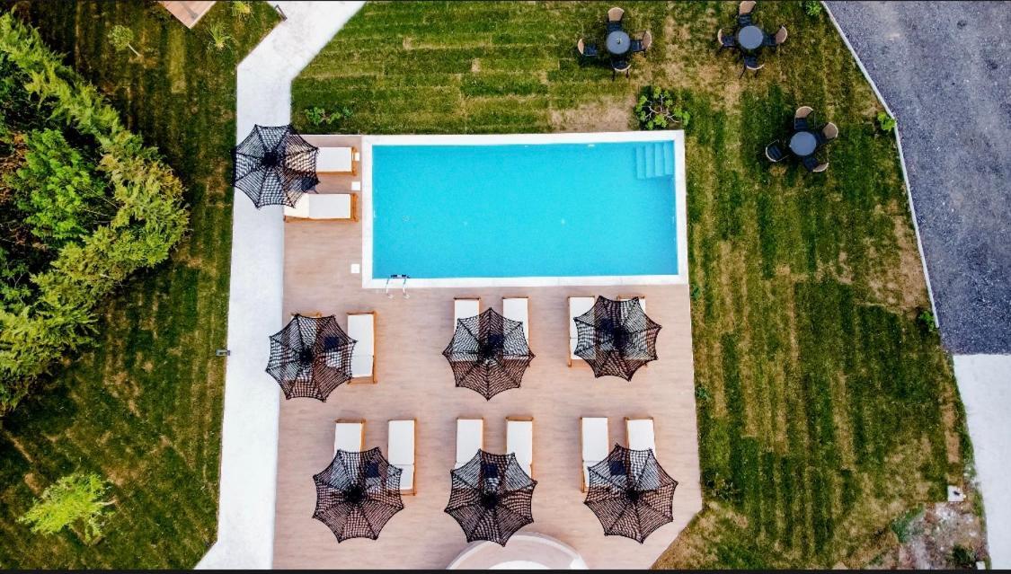 Terra Holiday Homes 아스프로발타 외부 사진
